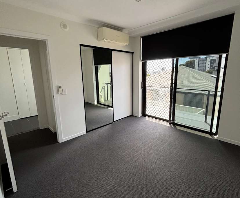 Unfurnished room with own bathroom