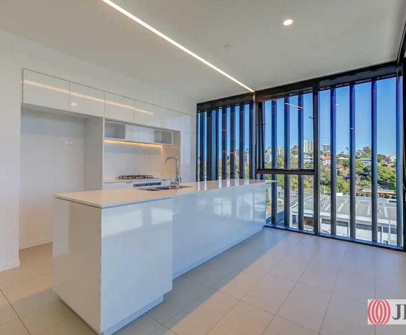 $375, Flatshare, 2 bathrooms, Newstead QLD 4006