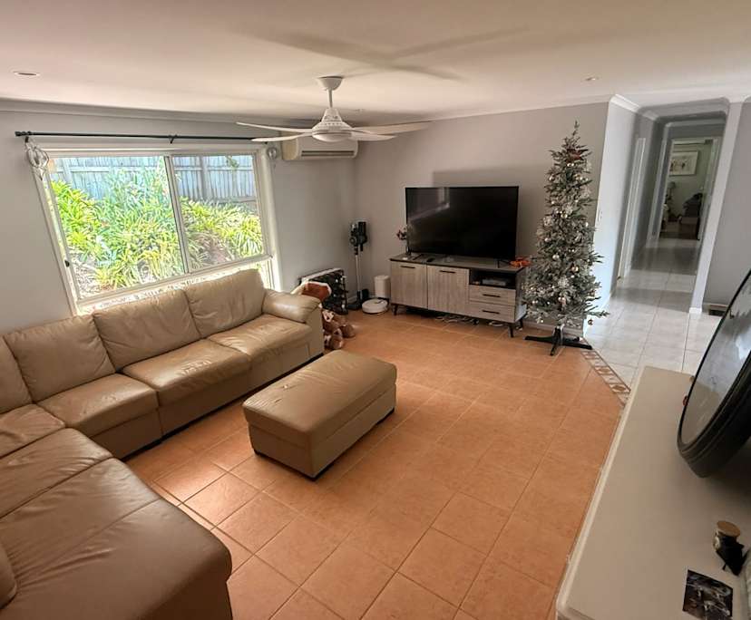 Unfurnished room in a share house