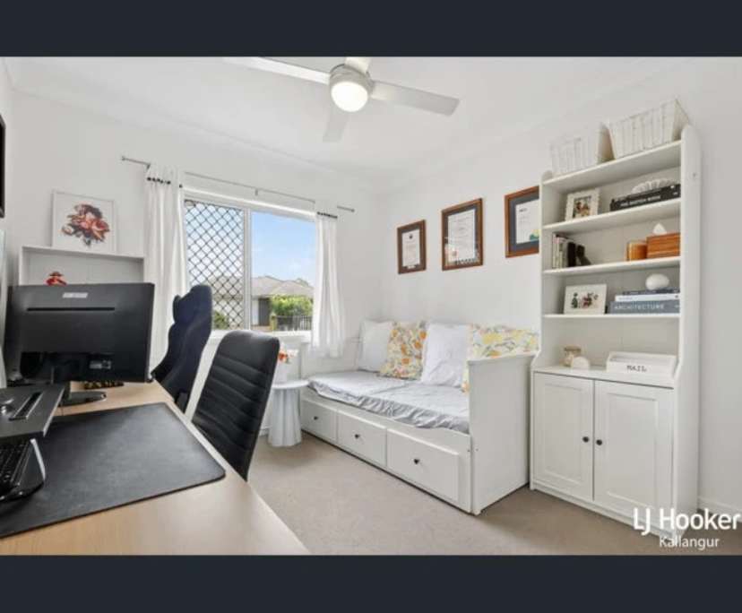 Room in a share house
