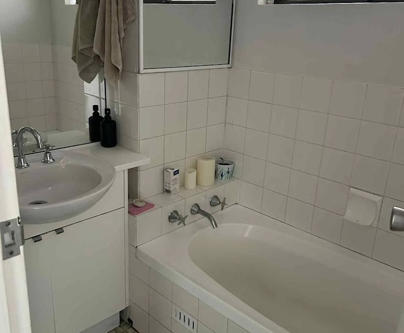 Furnished room in a flatshare