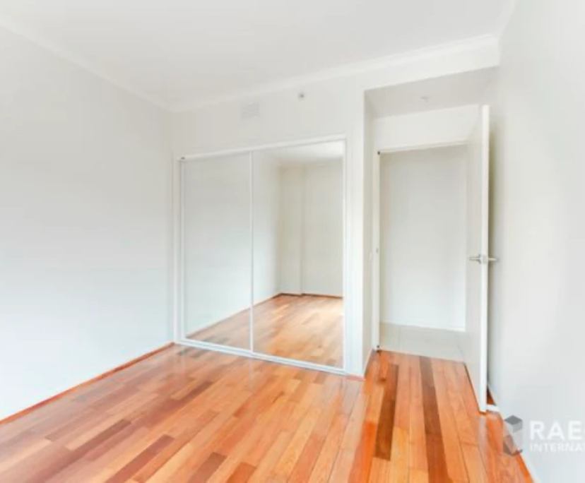 Unfurnished room in a flatshare