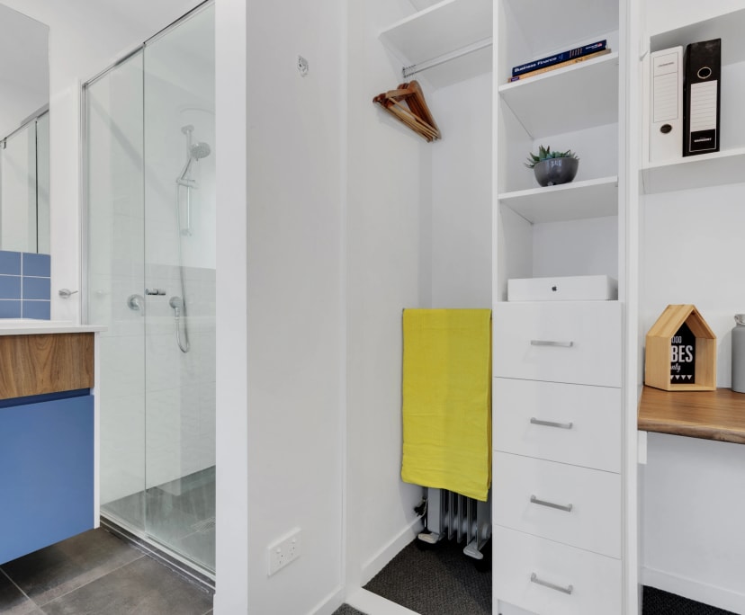 Room for Rent in Munro Street, Saint Lucia, Brisbane...