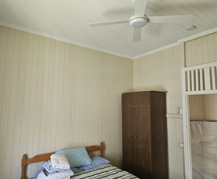 Room in a share house