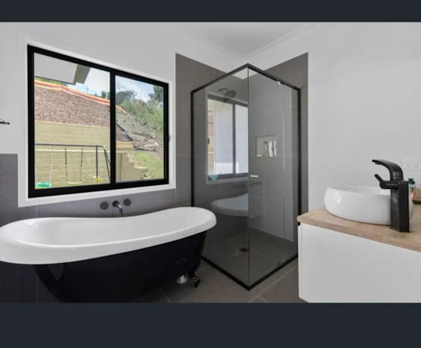 $385, Share-house, 3 bathrooms, Bilambil Heights NSW 2486