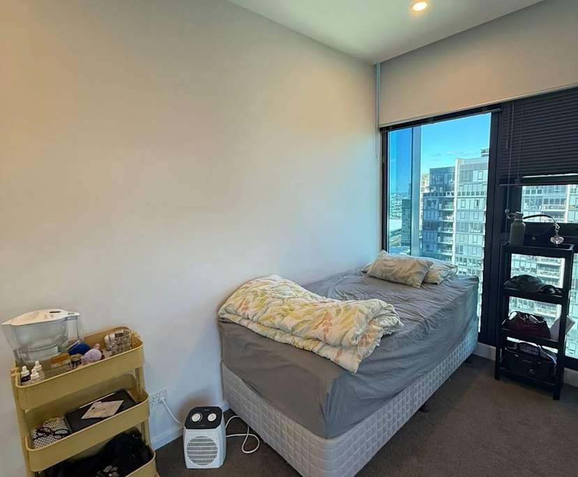 Furnished room in a flatshare