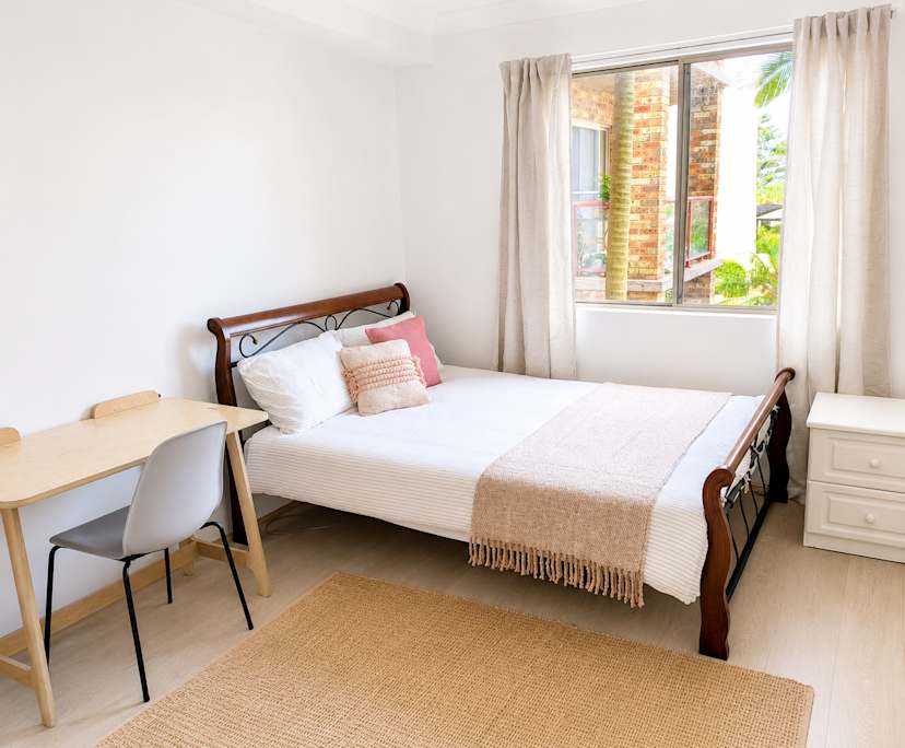 Furnished room in a flatshare