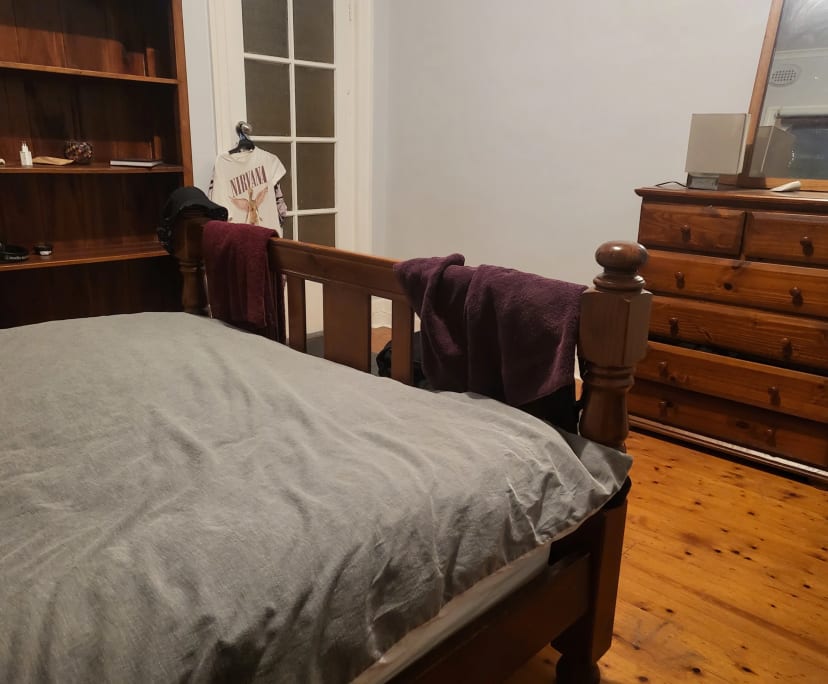 Furnished room in a flatshare