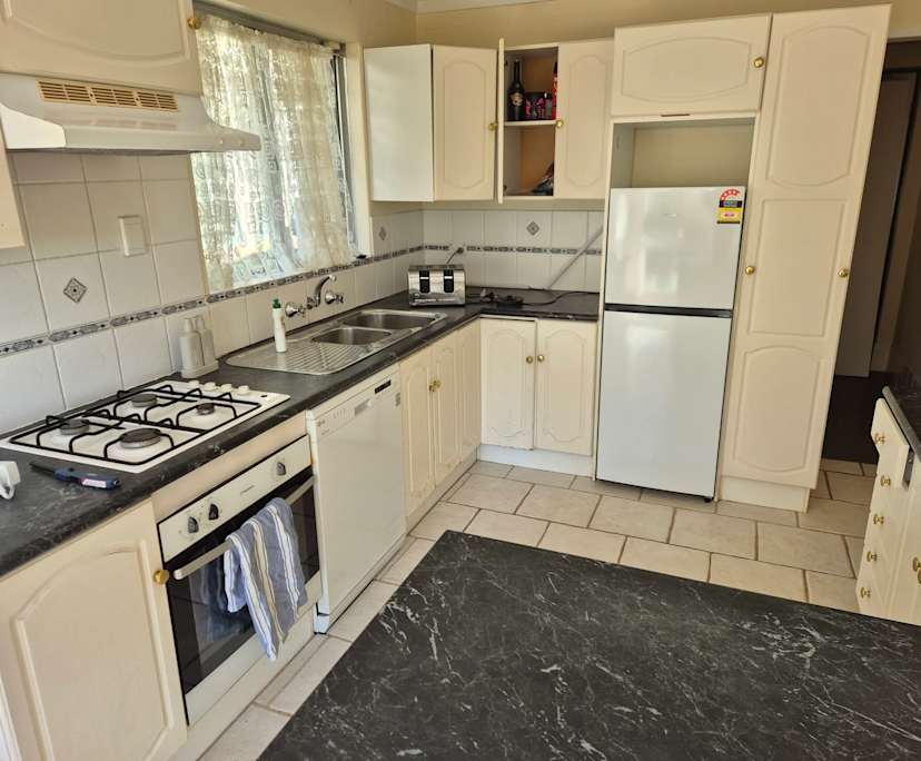 Whole property with 3 rooms for rent