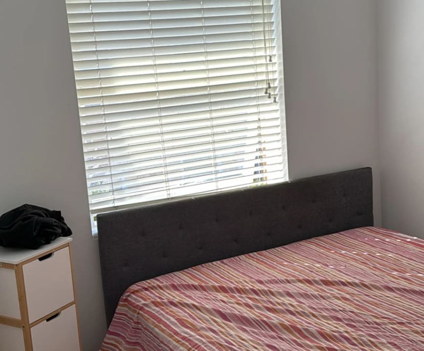 Furnished room in a flatshare
