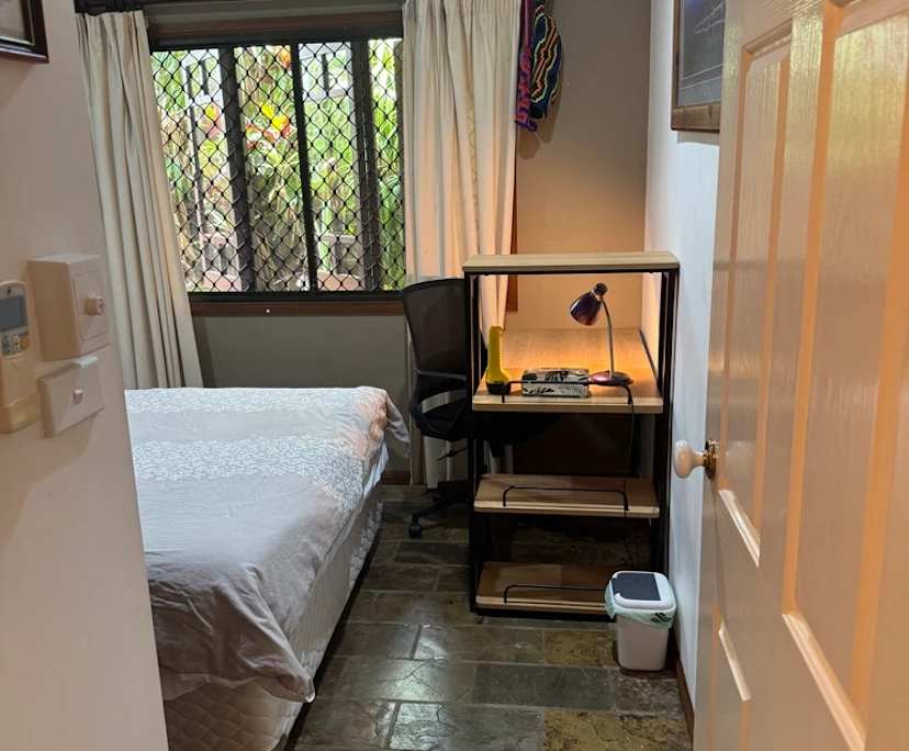 $250, Share-house, 3 bathrooms, Mooroobool QLD 4870