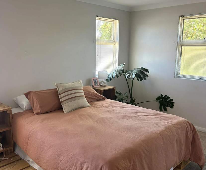 Furnished room with ensuite in a flatshare