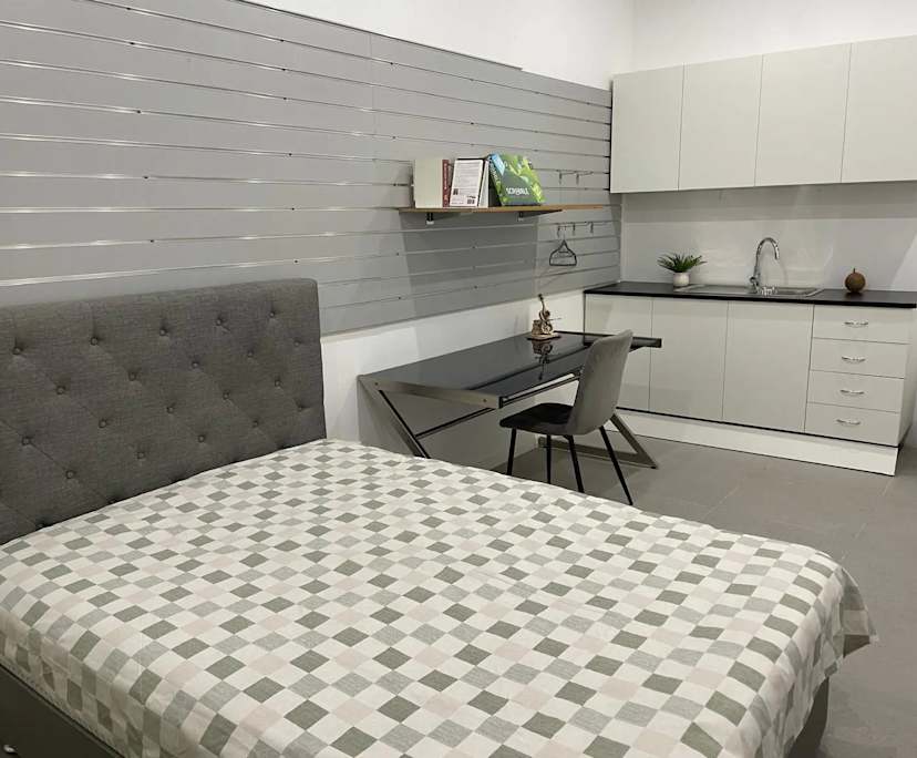 Whole property with 1 room for rent