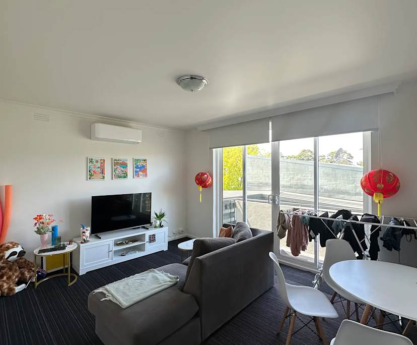 Furnished room in a flatshare