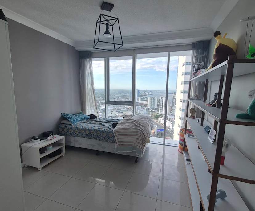 Furnished room in a flatshare