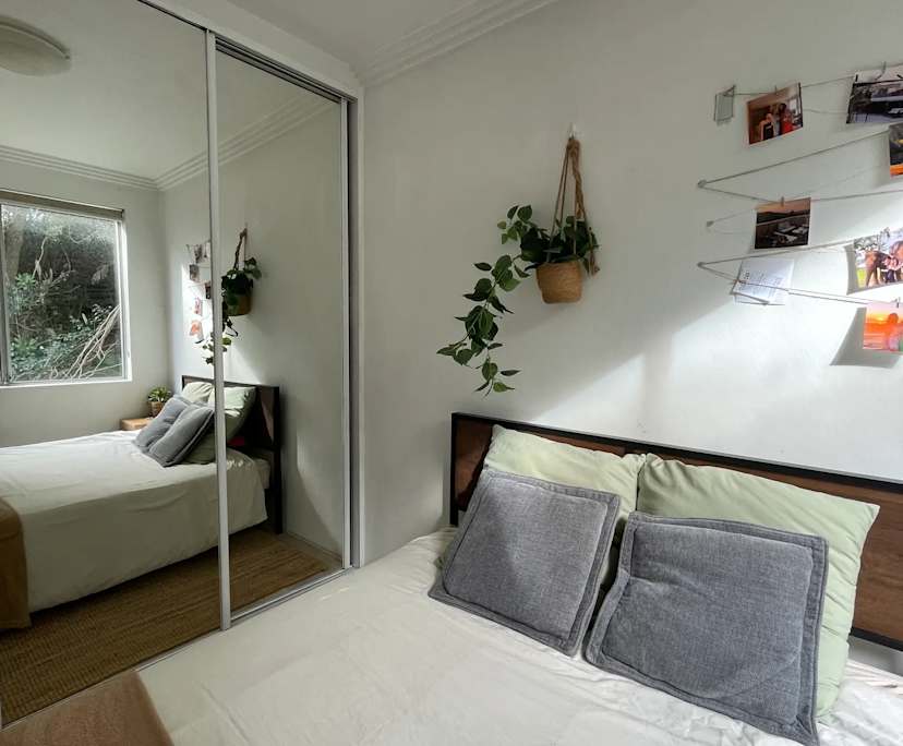 Furnished room in a share house