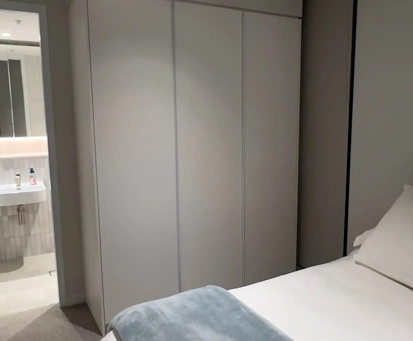 Room with ensuite in a flatshare