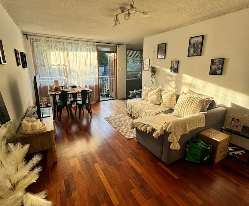 Furnished room in a flatshare