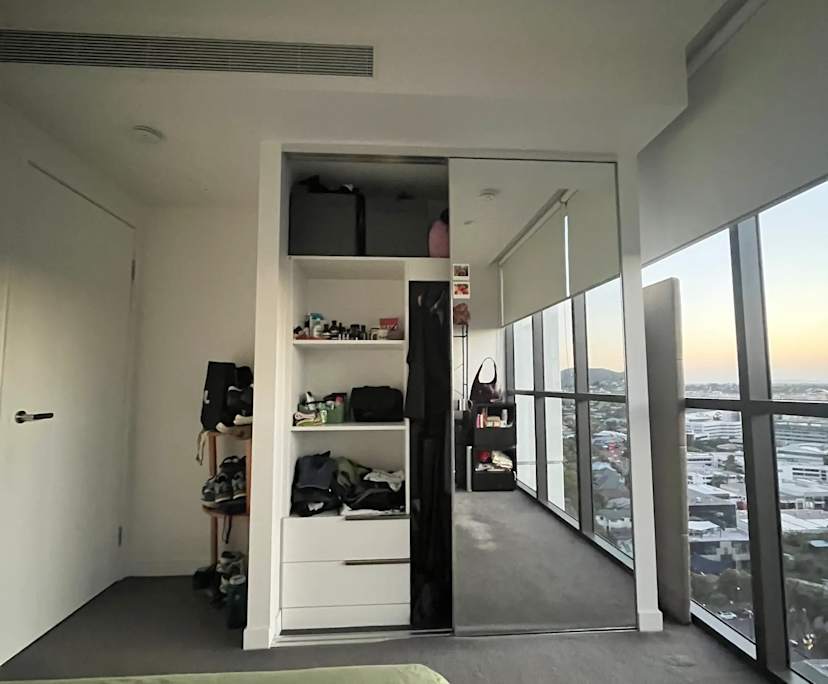 $240, Flatshare, 3 bathrooms, Milton QLD 4064