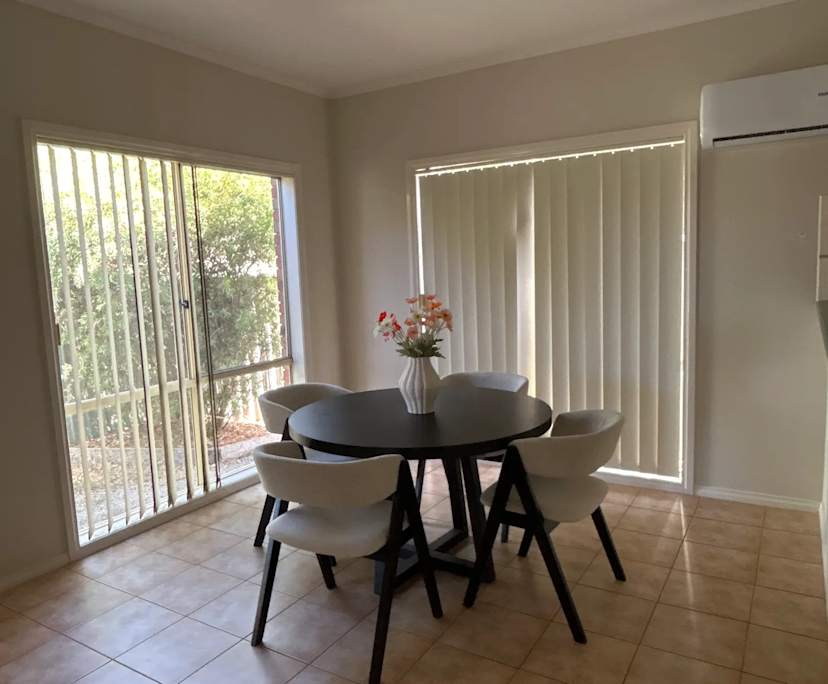 $220, Share-house, 3 bathrooms, Caroline Springs VIC 3023