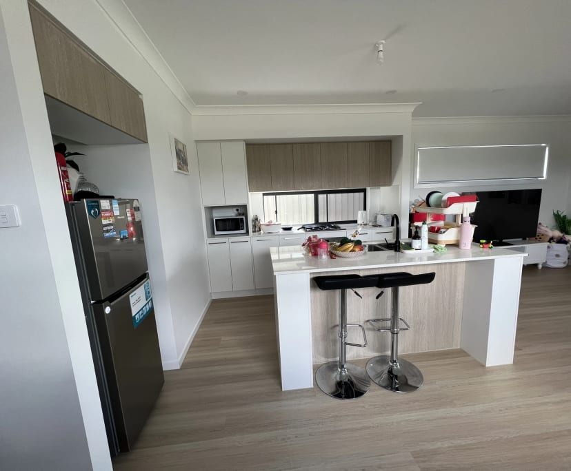 $210, Homestay, 3 bathrooms, Jordan Springs NSW 2747