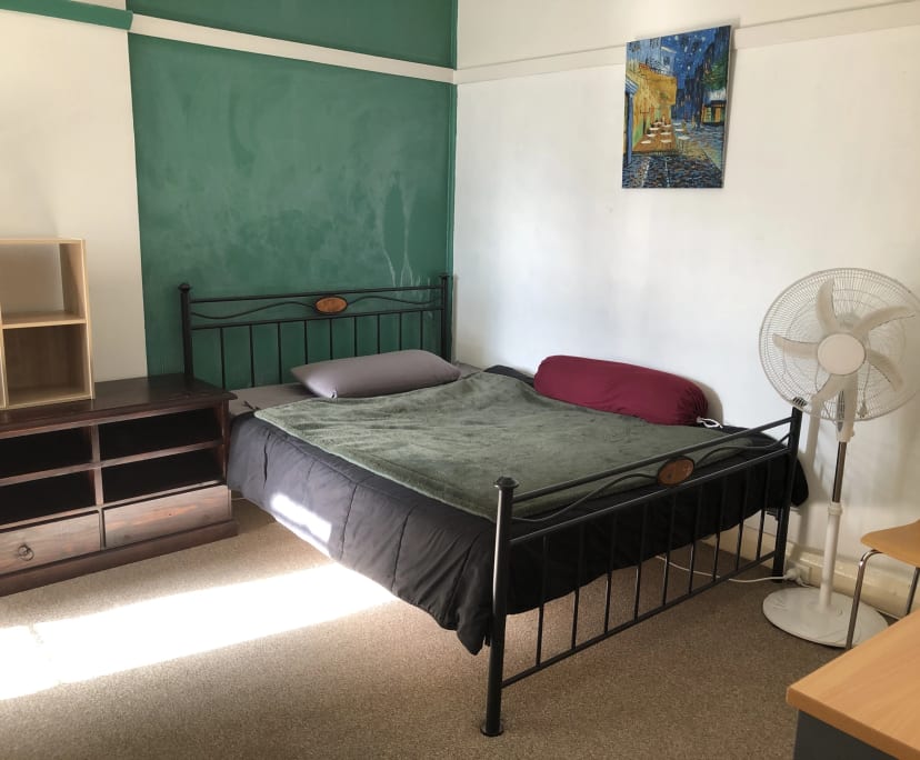 Furnished room in a flatshare