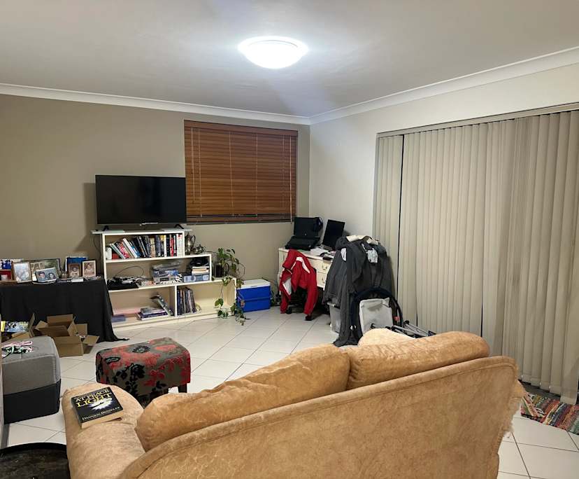 Unfurnished room in a flatshare