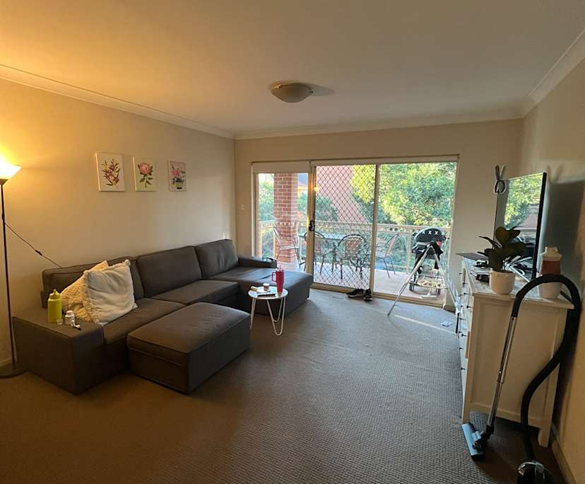 Furnished room with ensuite in a flatshare