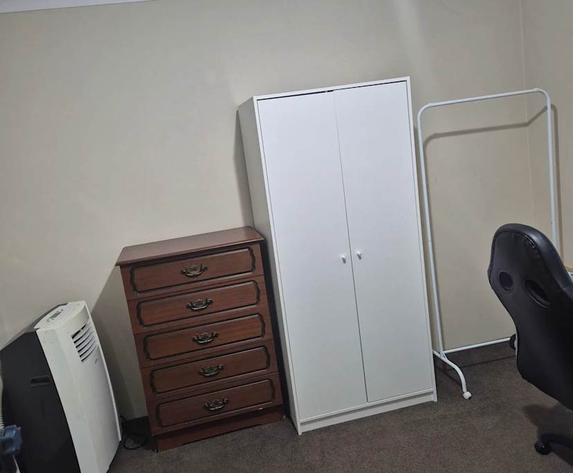 Furnished room in a flatshare
