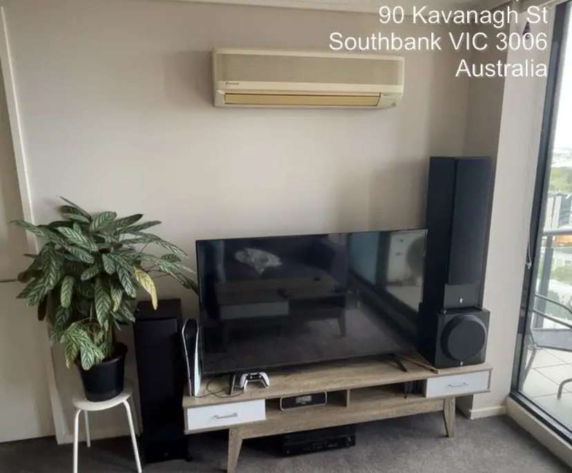 Furnished room in a flatshare