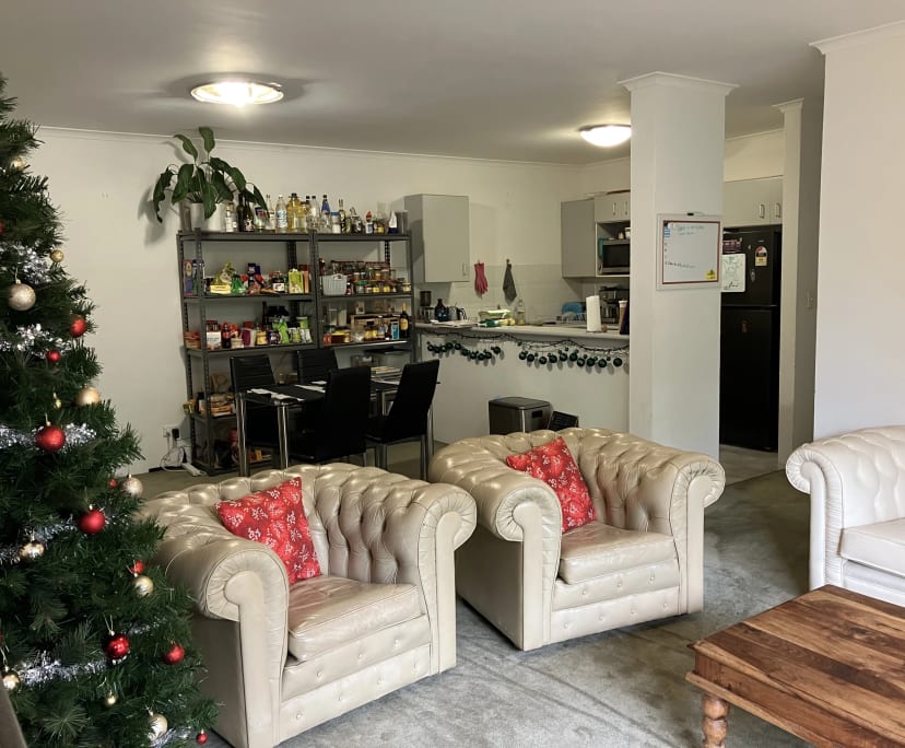 Furnished room with ensuite in a flatshare