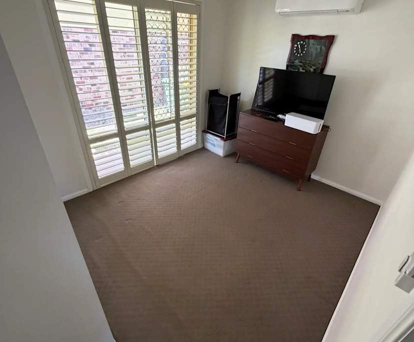 $375, Share-house, 3 bathrooms, Benowa QLD 4217