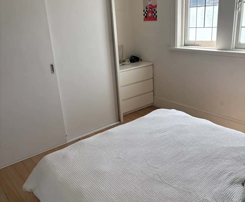 Furnished room in a flatshare