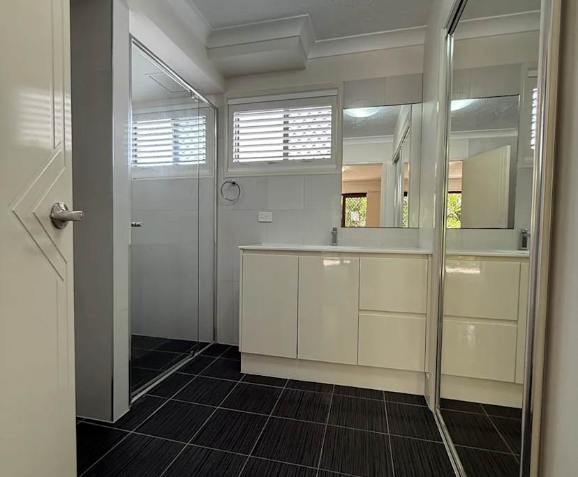 $260, Flatshare, 3 bathrooms, Mermaid Beach QLD 4218