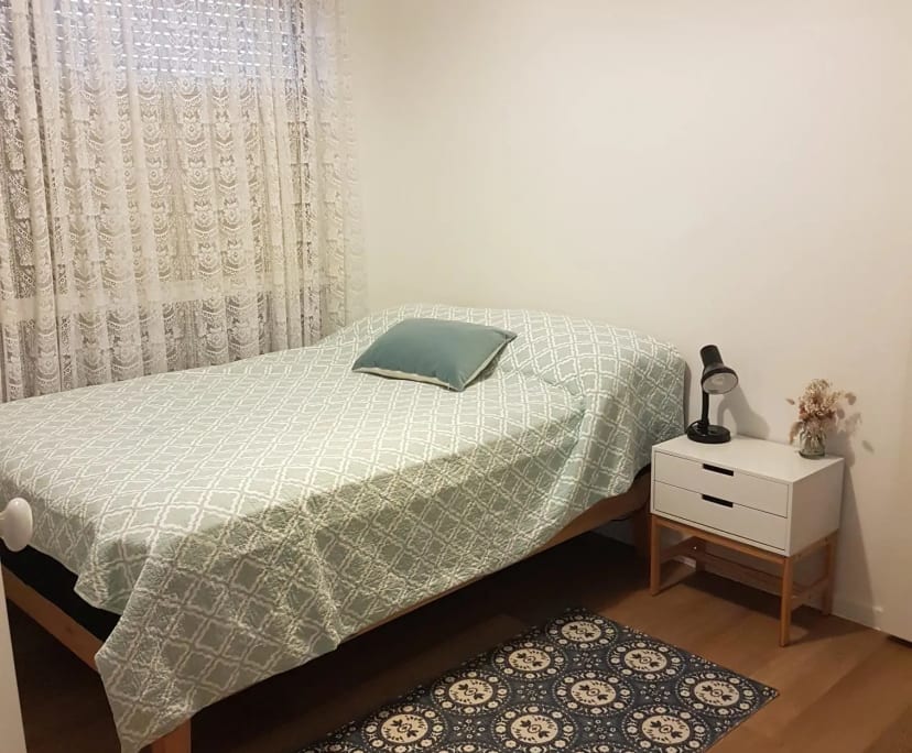 Furnished room in a flatshare