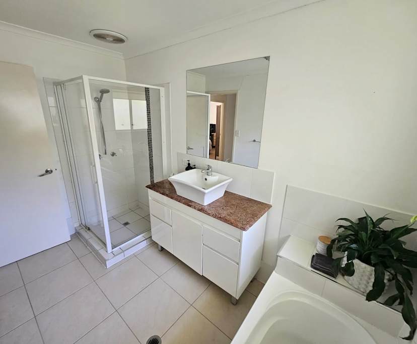 $350, Share-house, 3 bathrooms, Merrimac QLD 4226