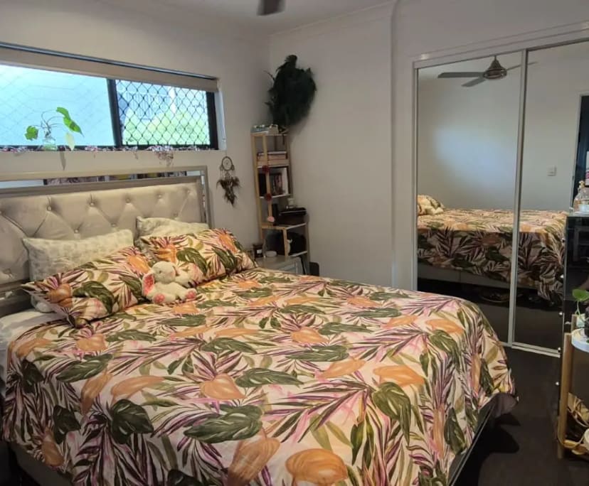 Furnished room with ensuite in a flatshare
