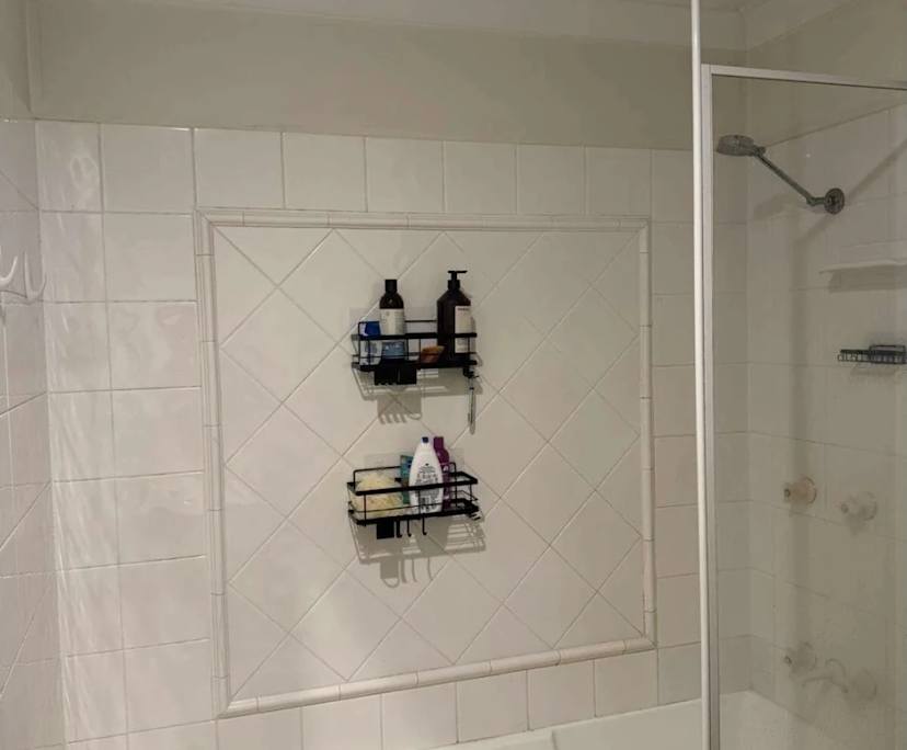 $300, Share-house, 3 bathrooms, Benowa QLD 4217