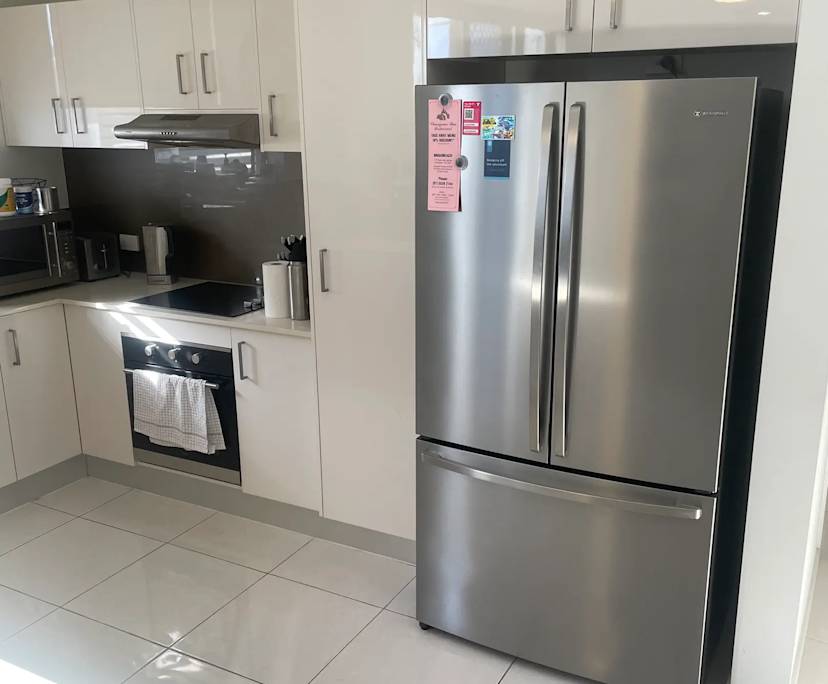 $350, Flatshare, 2 bathrooms, Surfers Paradise QLD 4217