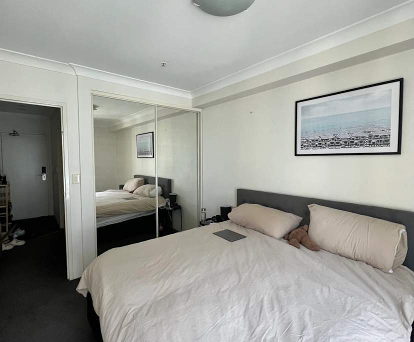 Furnished room in a flatshare
