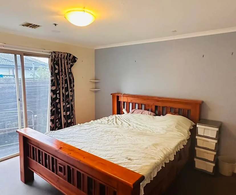 Whole property with 1 room for rent