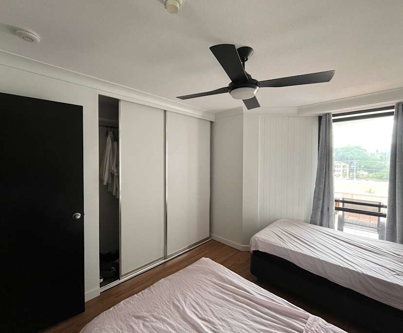 Furnished room in a flatshare