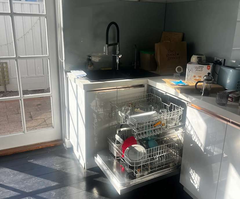 Room in a share house