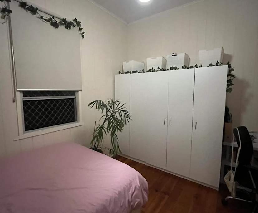 Room in a share house