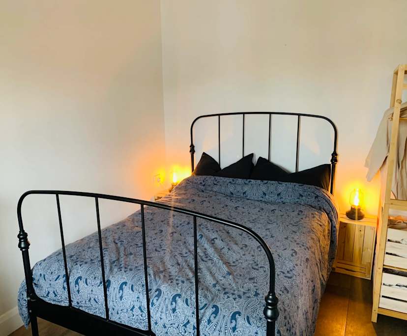 $1,050, Whole-property, 2 bathrooms, Newtown NSW 2042