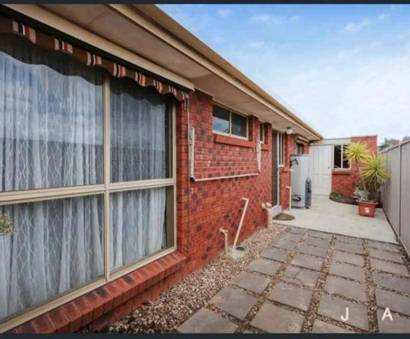 Whole property with 2 rooms for rent