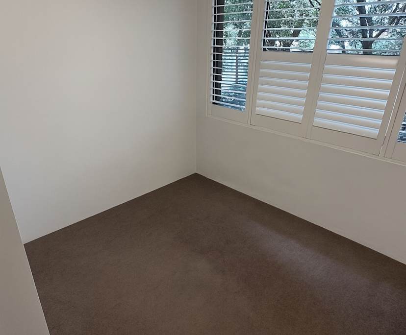 Unfurnished room in a flatshare