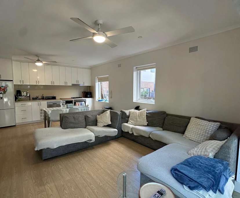 Furnished room in a flatshare