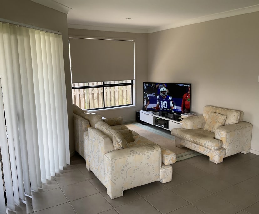 $325, Share-house, 3 bathrooms, Pimpama QLD 4209