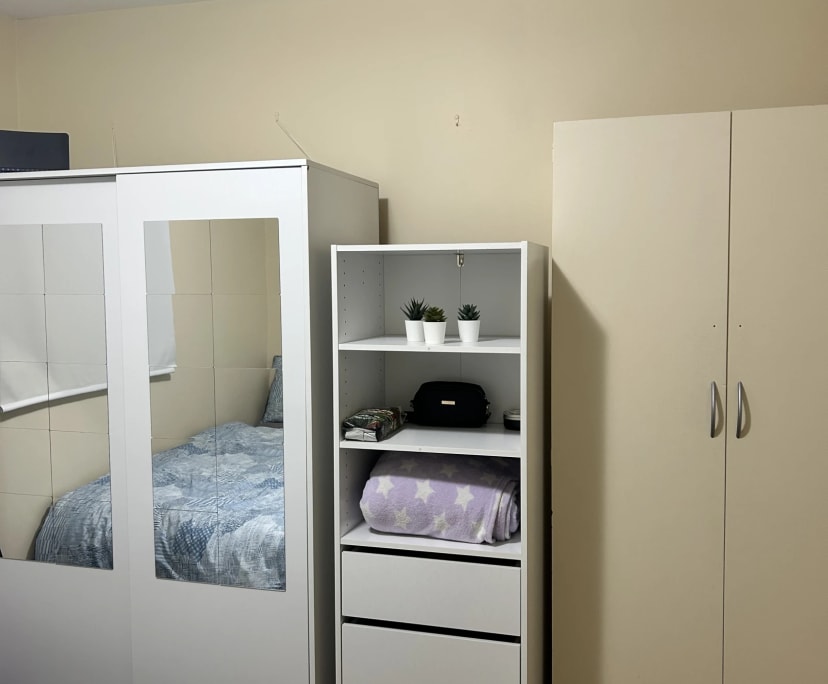 Furnished room in a flatshare